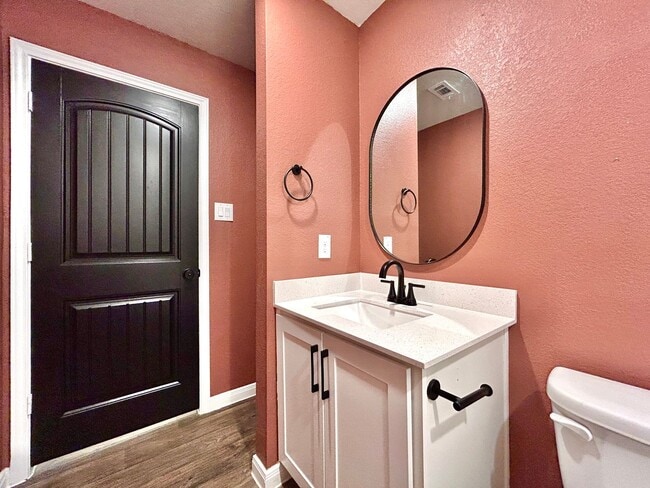 Building Photo - Beautiful 4/BR 2/BA Contemporary Home with Patio, Garage & Laundry Room