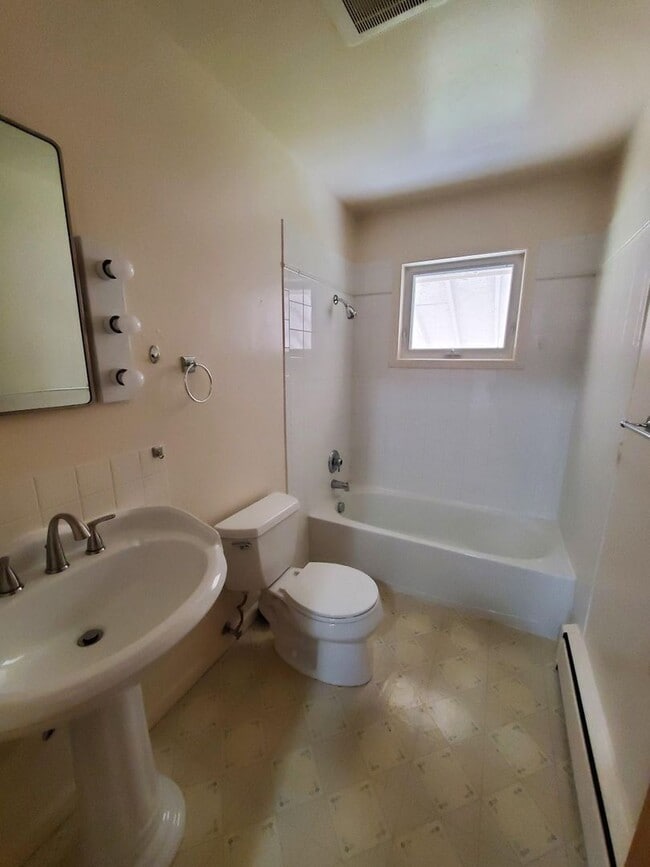 Building Photo - Glass