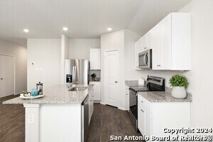 Building Photo - 812 Bahia Pl