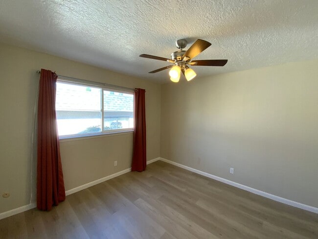 Building Photo - 4 Bedroom with Office Single Story Home Av...