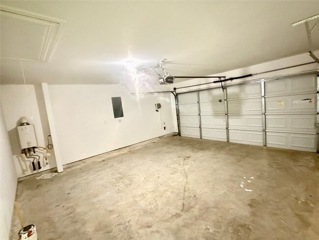 Building Photo - 14858 Cypress Holw Dr