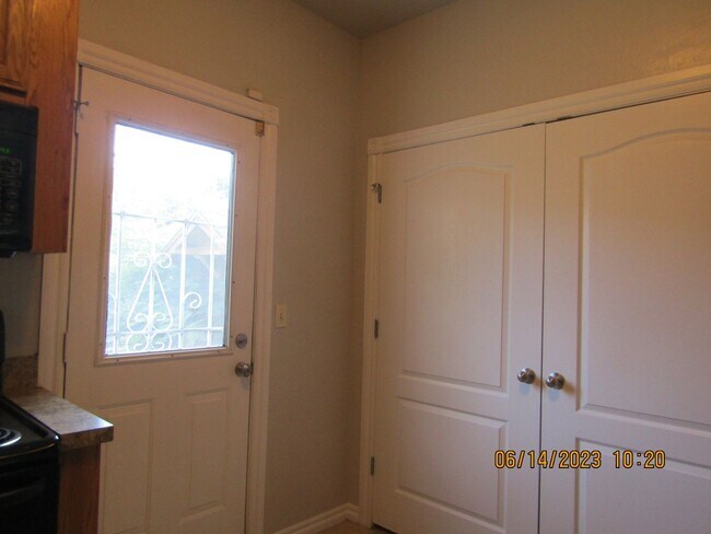 Building Photo - ALL ELECTRIC HOME!! PETS NEGOTIABLE WITH OWNER APPROVAL!!