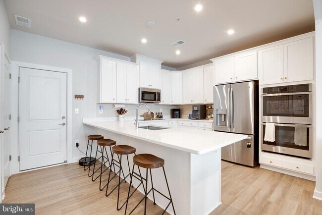 Building Photo - 4614 Olivine Dr
