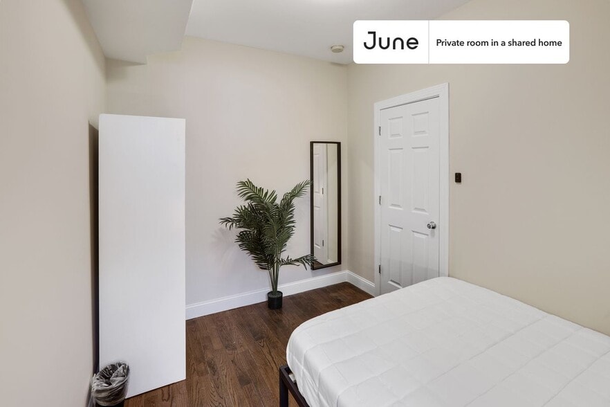 Building Photo - Room in Shared 3 bed/2.5 bath home in Columbia Heights