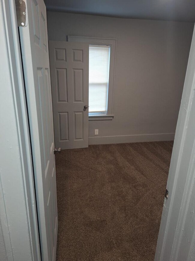 Building Photo - 13225 Santa Rosa Dr