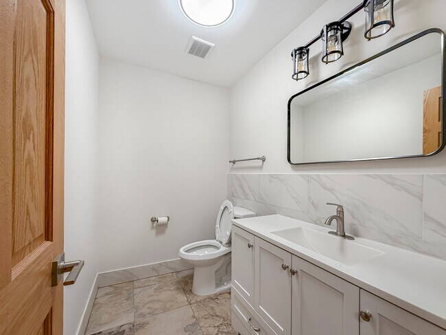 Building Photo - 6417 W Irving Park Rd