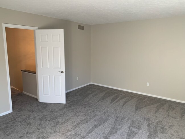 Building Photo - 2 Bedroom 2 1/2 Bath Condo