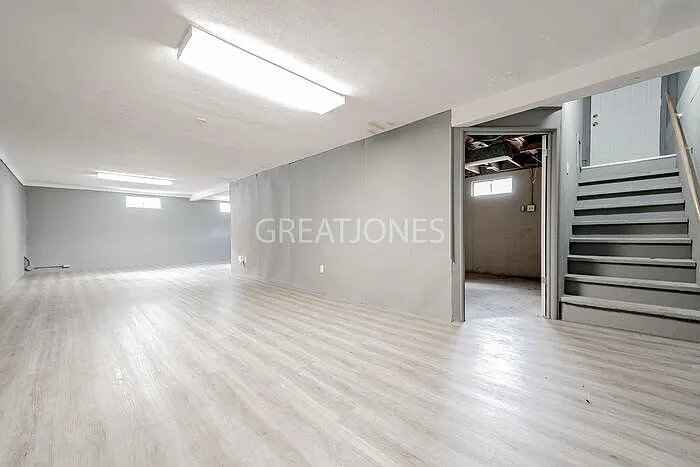 Building Photo - 1137 Maple Ave