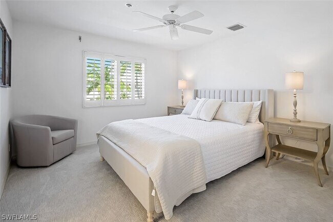 Building Photo - 433 2nd St S