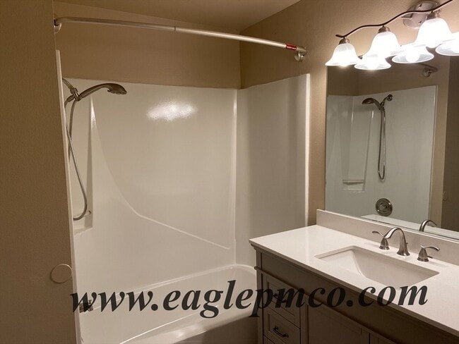 Building Photo - 12486 SE 60th Ct