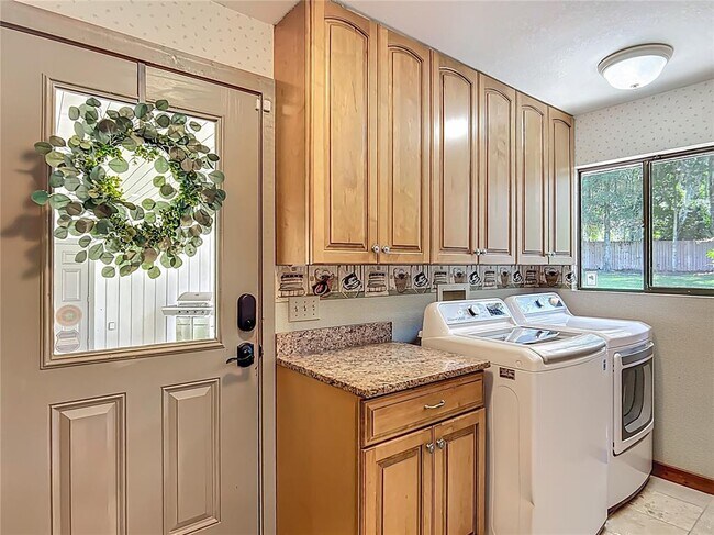 Building Photo - 4661 SW 7th Avenue Rd