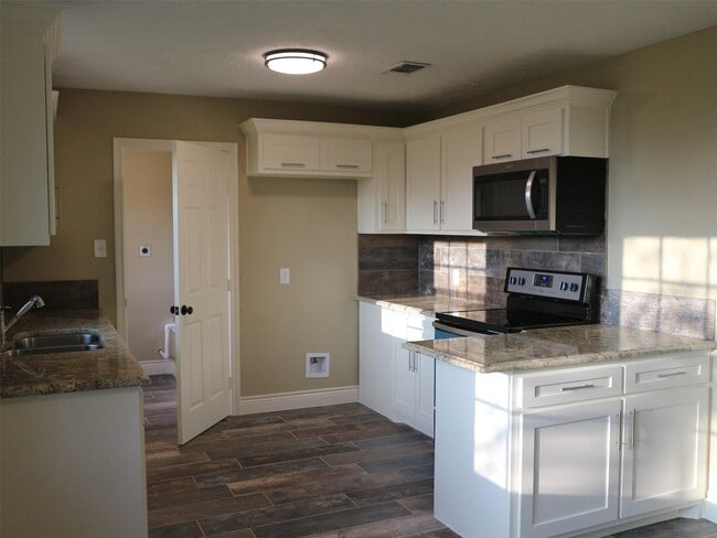 Building Photo - 210 Joseph St