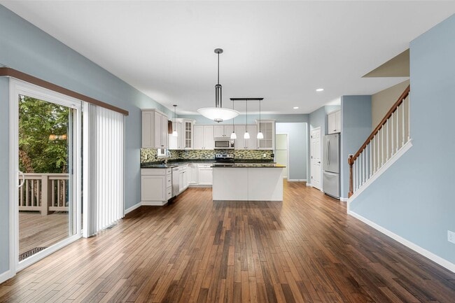 Building Photo - Stunning Former Display Home on a Quiet Cu...