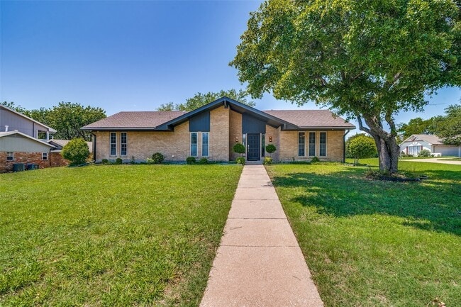 Building Photo - 2013 S Lakeshore Dr