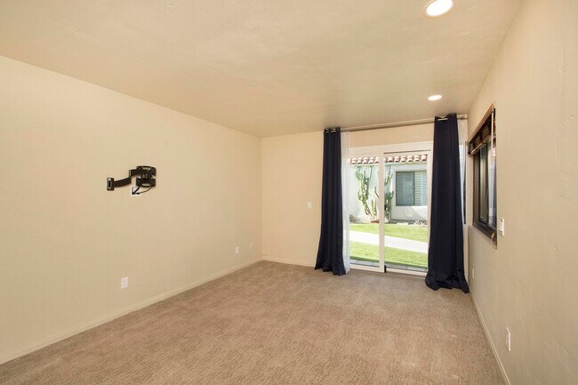 Building Photo - 73318 Shadow Mountain Dr