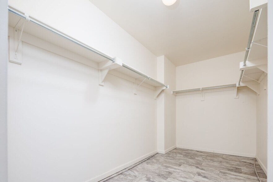 Building Photo - 475 W 12th Ave