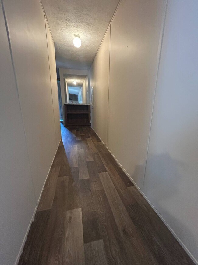 Building Photo - 302 Autumn Ln