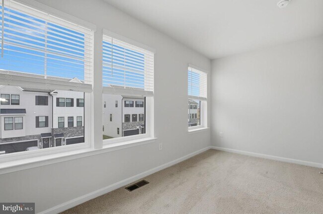 Building Photo - 332 Ensemble Wy