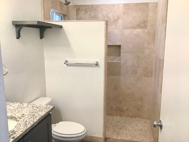 Building Photo - Modern, beautiful 3Bdrm, 2ba unfurnished i...