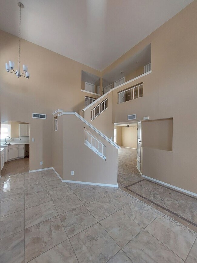 Building Photo - 4 BEDROOM 3 BATHROOM HOME! fully remodeled...