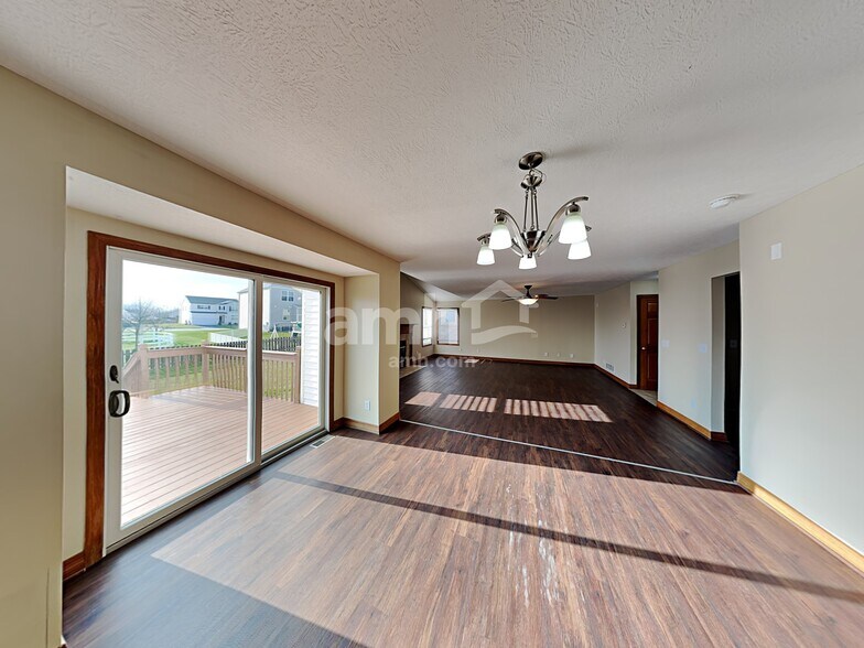 Building Photo - 811 Corylus Dr SW