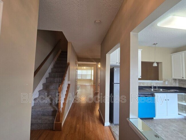 Building Photo - 210 Brittany Way