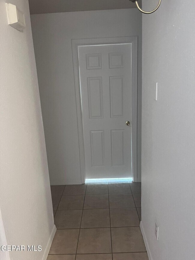 Building Photo - 14061 Tierra Leona Dr