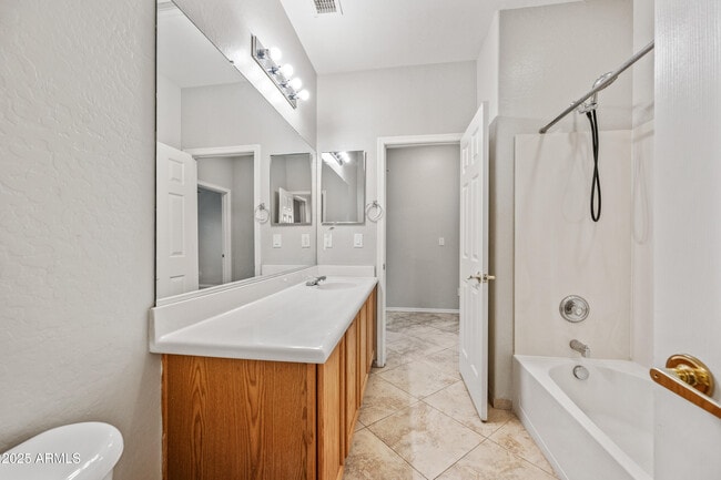 Building Photo - 3738 W Memorial Dr