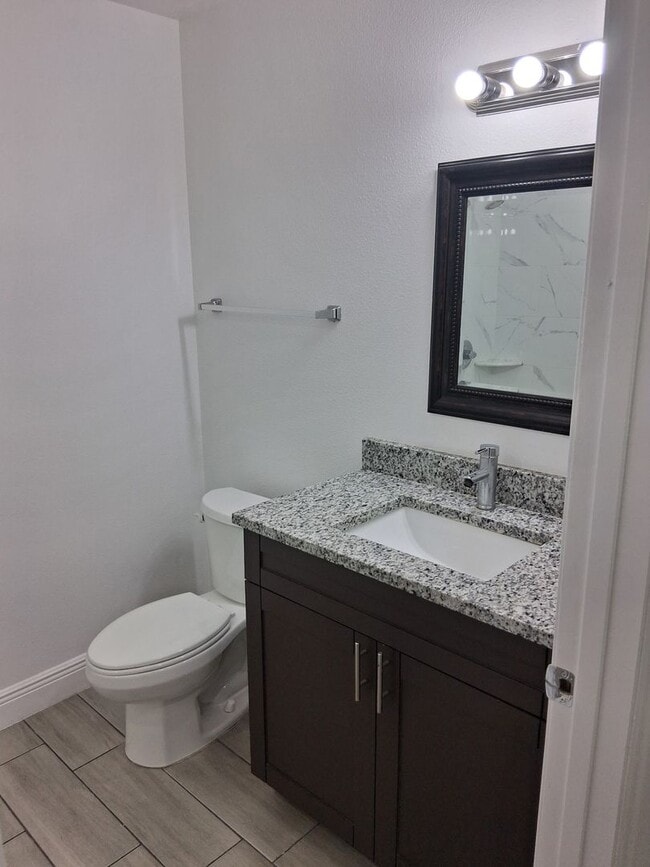 Building Photo - 3 Bed Home in Holiday FL