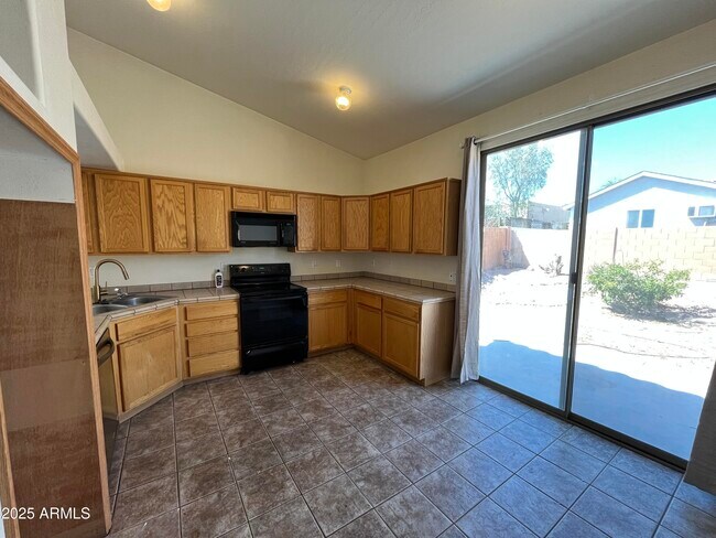 Building Photo - 8900 E Rainier Dr