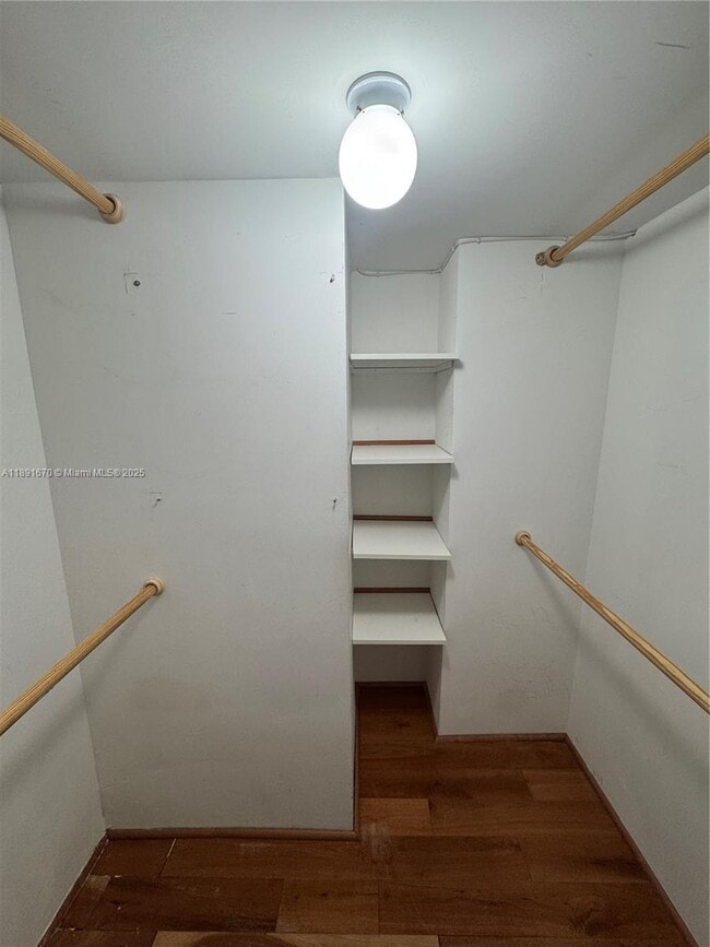 Building Photo - 20379 W Country Club Dr