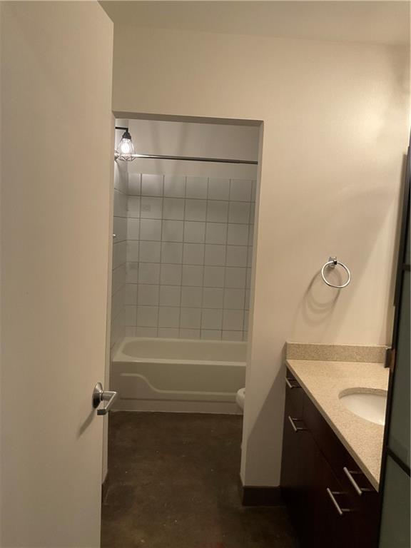 Building Photo - 881 Memorial Dr SE