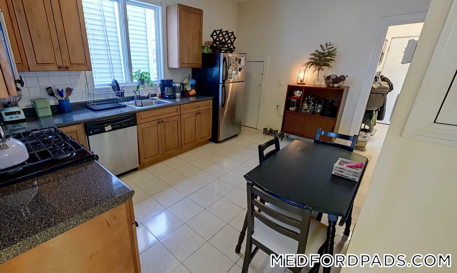 Building Photo - 68 Winchester St