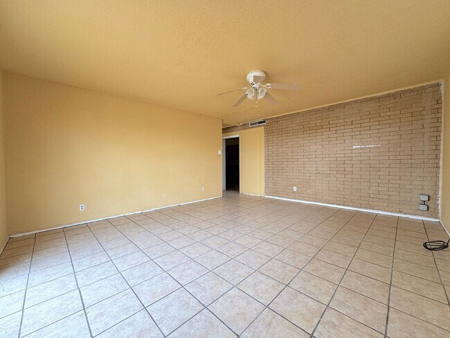 Building Photo - Northeast El Paso 4 Bed 2 Bath  Refrig A/C