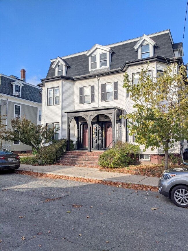 Building Photo - 18 Howe St