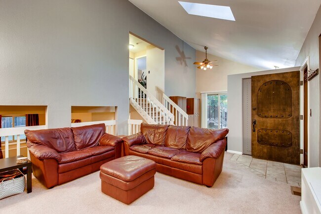 Building Photo - 3 bed, 2 bath Multi-Level Home on Cul-De-Sac