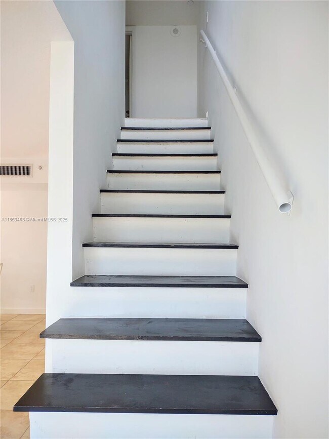 Building Photo - 7600 Collins Ave