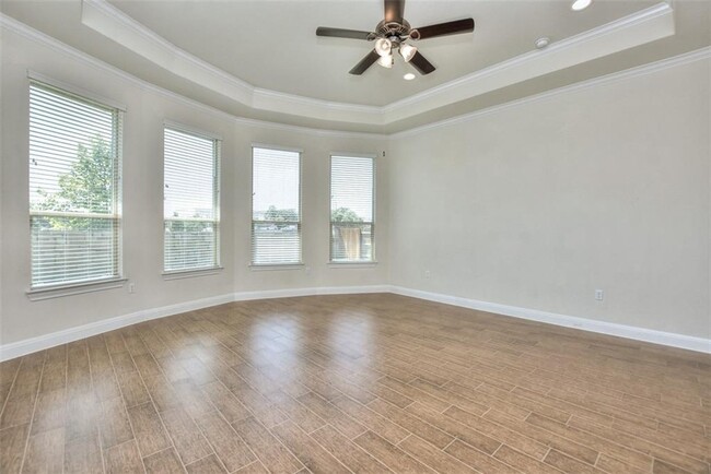 Building Photo - 10604 Lavon Bend