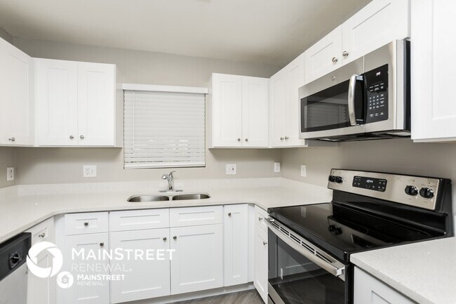 Building Photo - 2120 Rogers Ave