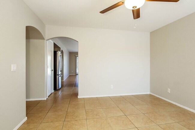 Building Photo - 12654 W Paradise Dr