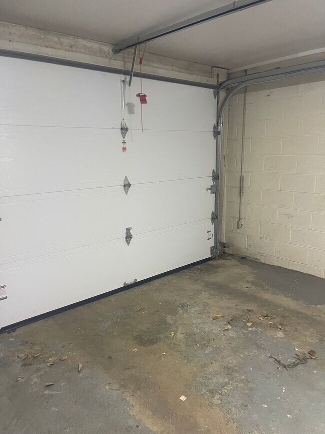 Building Photo - COMING SOON! Beautiful 4 Bedroom Home in M...