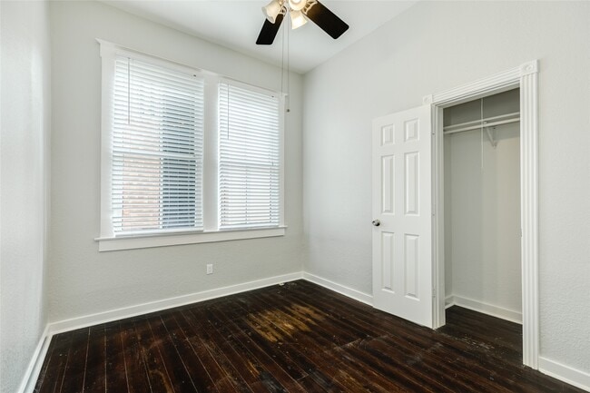 Building Photo - 1407 Winnie St