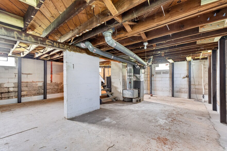 Building Photo - 1406 E 18th Ave