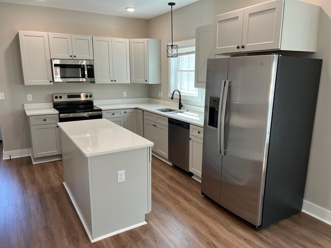 Building Photo - 37 Alex Dr