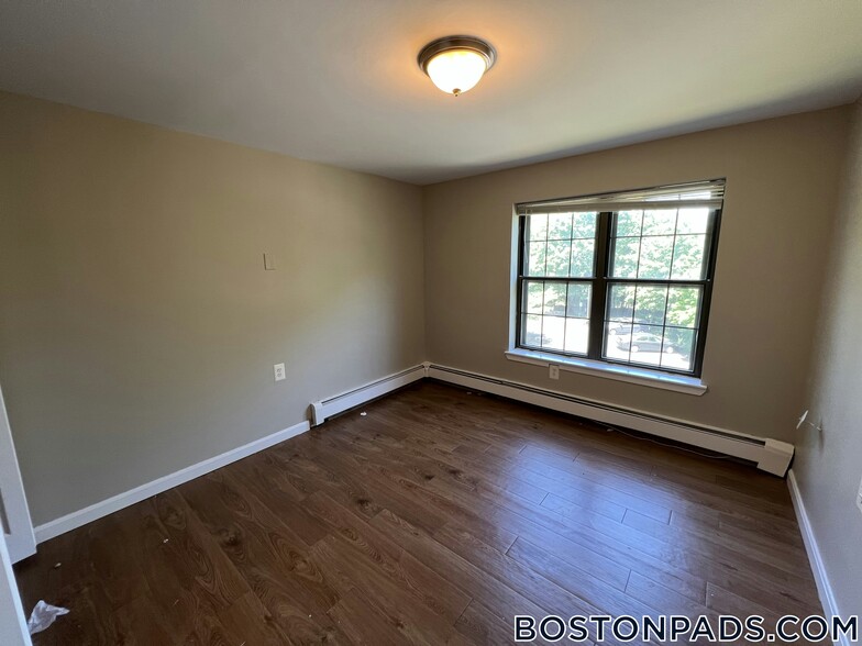 Building Photo - 757 Highland Ave