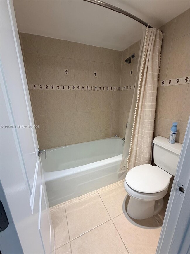 Building Photo - 3701 N Country Club Dr