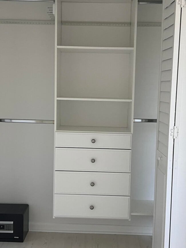 Building Photo - 2110 Sherwood Forest Blvd