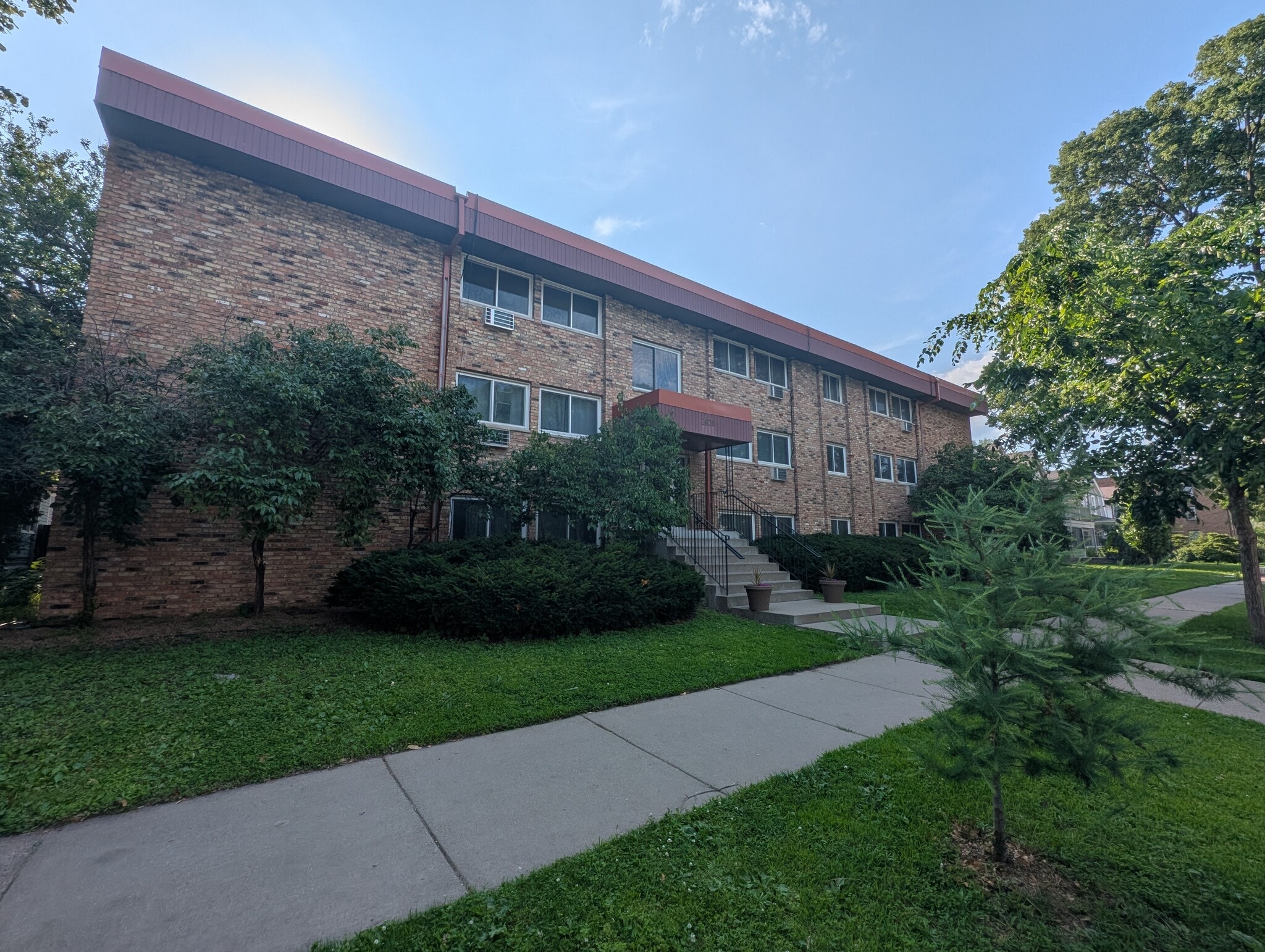 Building Photo - 2630 Pleasant Avenue