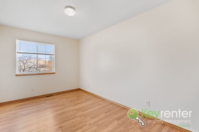 Building Photo - Beautifully Updated 3-Bedroom Bi-Level Home Near Wichita – Cul-de-Sac Location