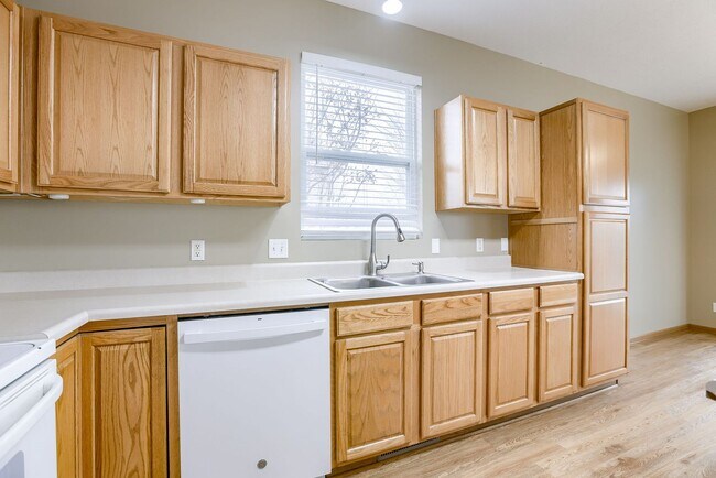 Building Photo - Spacious 4 Bedroom In Gretna!!